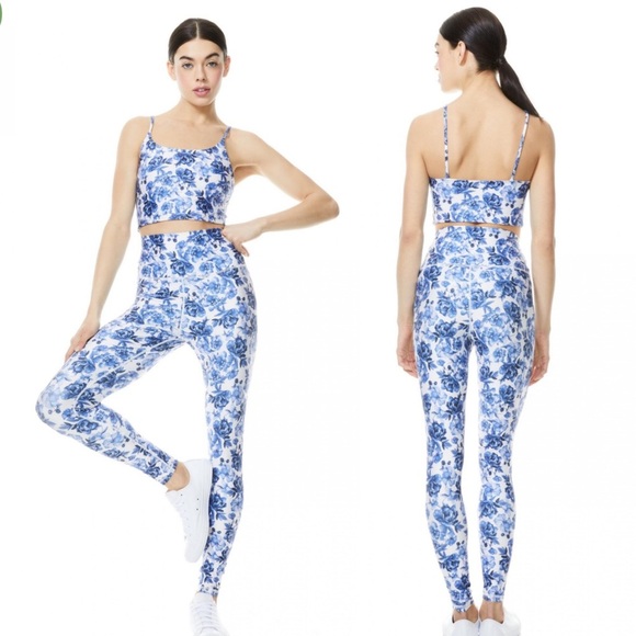 Alice + Olivia Scoop Neck Crop Top in ‘Forget Me Not’ Print - S - Picture 4 of 5